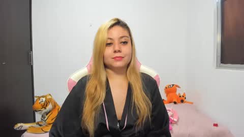 Snapshot of tigerbaby_ chatting on February 25, 2:26 pm Ana online show from February 25, 2:26 pm