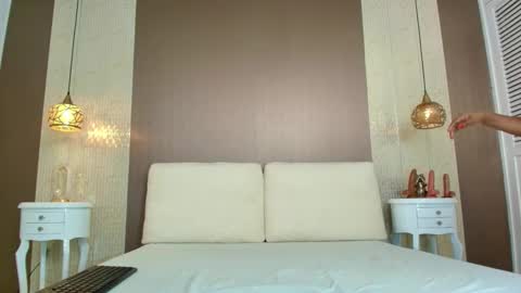 T I F F A N Y online show from November 5, 8:11 pm