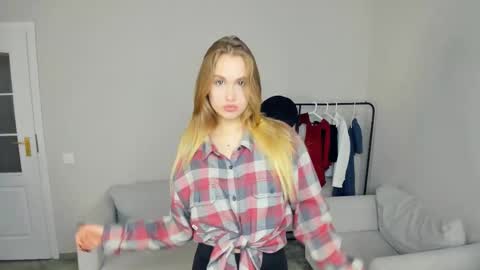 Elizabeth Elize online show from November 9, 8:51 am