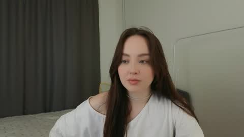 Mia online show from April 2, 12:23 pm