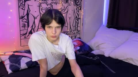 Snapshot of timi_moon chatting on February 19, 10:34 am timi_moon online show from February 19, 10:34 am