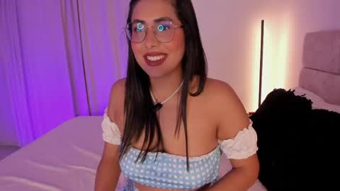 tina_olsen07 online show from April 14, 10:46 pm