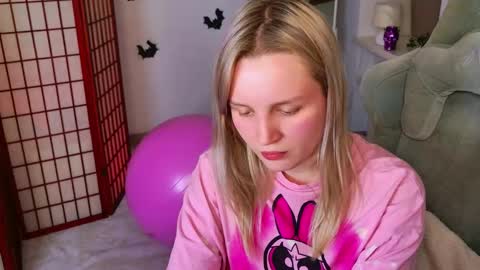 tinasiner online show from November 2, 4:18 pm