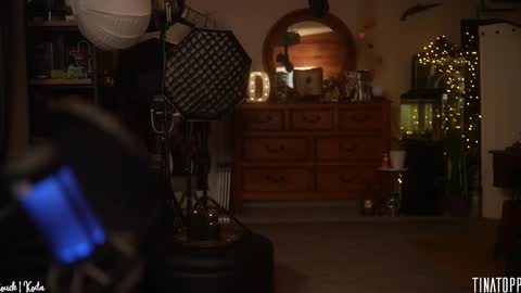 Snapshot of tinatopp chatting on September 20, 2:25 am Tina - online show from September 20, 2:25 am