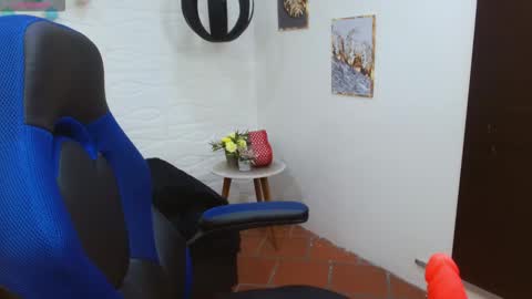 tinisweet online show from September 13, 4:42 pm