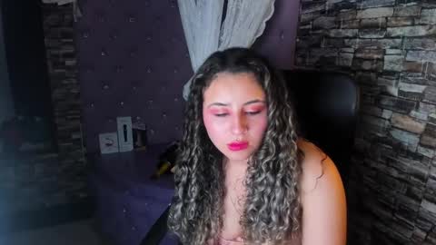 Snapshot of tiny_love_ chatting on February 15, 5:41 am tiny online show from February 15, 5:41 am