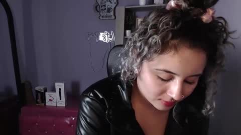 Snapshot of tiny_love_ chatting on February 25, 9:20 am tiny online show from February 25, 9:20 am