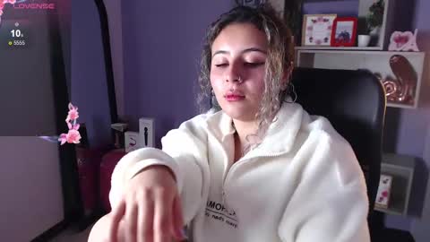Snapshot of tiny_love_ chatting on February 26, 9:01 am tiny online show from February 26, 9:01 am