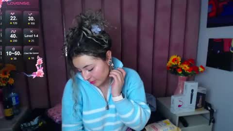 Snapshot of tiny_love_ chatting on February 12, 6:51 am tiny online show from February 12, 6:51 am