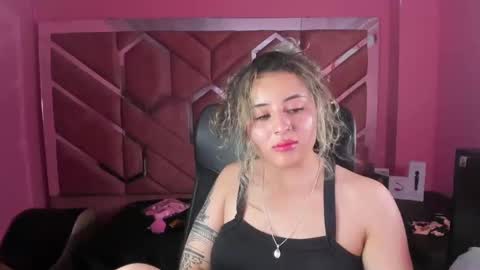 Snapshot of tiny_love_ chatting on February 6, 8:39 am tiny online show from February 6, 8:39 am