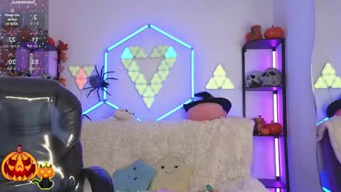 tiny_vixen_ online show from October 16, 2:49 pm