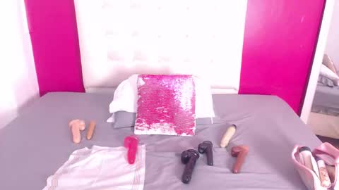 Snapshot of tiny_whore18 chatting on September 11, 3:13 pm tiny_whore18 online show from September 11, 3:13 pm