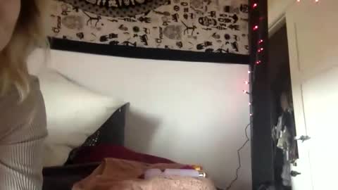 tinyandtatted420 online show from October 12, 5:15 pm