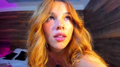 Instagram  tinyw0nder online show from September 23, 10:38 pm