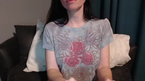Snapshot of tinyytina chatting on December 29, 1:06 pm TinyyTina online show from December 29, 1:06 pm
