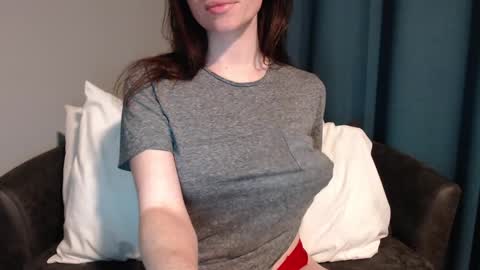 Snapshot of tinyytina chatting on December 15, 4:29 am TinyyTina online show from December 15, 4:29 am