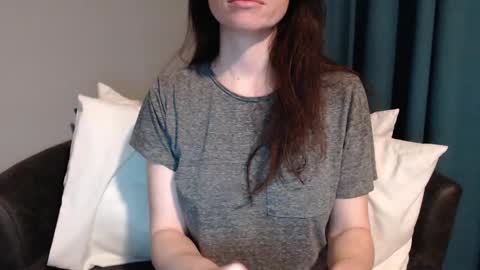 Snapshot of tinyytina chatting on January 5, 9:05 am TinyyTina online show from January 5, 9:05 am