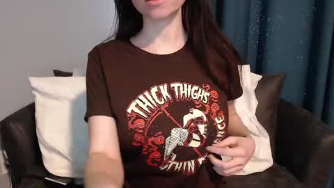 Snapshot of tinyytina chatting on December 3, 8:11 pm TinyyTina online show from December 3, 8:11 pm