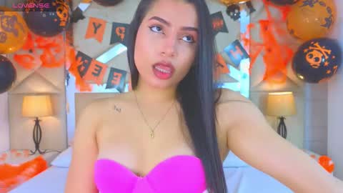 Tiphani Walker online show from October 28, 10:22 pm