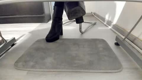 Anna online show from December 20, 5:08 pm