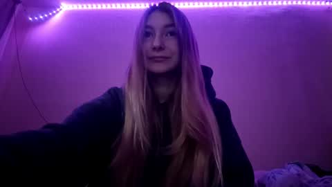 Hi Im Carry 18 years old online show from November 18, 6:27 am