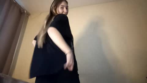 Hi Im Carry 18 years old online show from November 28, 6:54 am