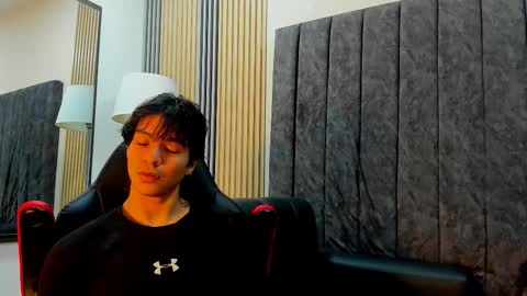 toji lee online show from December 18, 11:22 pm