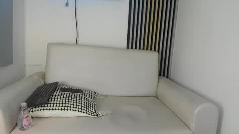 toji lee online show from October 18, 4:05 am