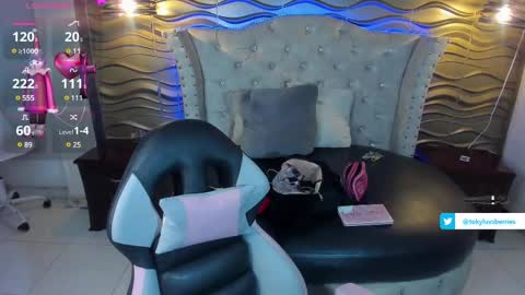 Snapshot of toky_doll chatting on February 18, 10:14 pm toky online show from February 18, 10:14 pm
