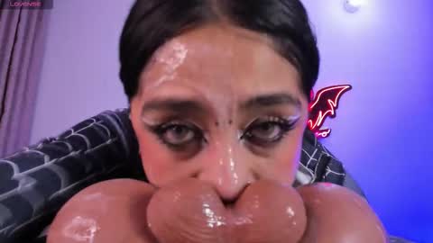   Independent model online show from September 29, 12:20 am