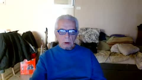 Snapshot of tom112292014 chatting on February 14, 3:15 pm tom112292014 online show from February 14, 3:15 pm