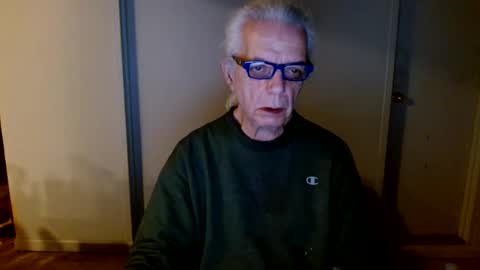 Snapshot of tom112292014 chatting on January 18, 11:32 am tom112292014 online show from January 18, 11:32 am