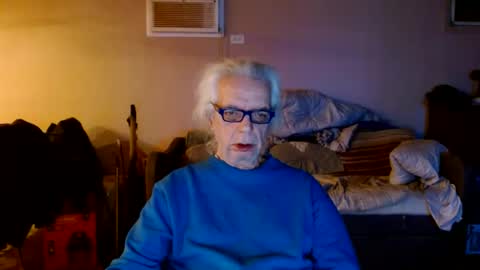 Snapshot of tom112292014 chatting on February 3, 9:41 am tom112292014 online show from February 3, 9:41 am