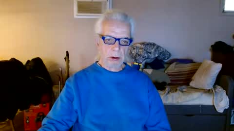 Snapshot of tom112292014 chatting on February 4, 2:21 pm tom112292014 online show from February 4, 2:21 pm
