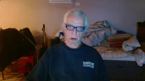 Snapshot of tom112292014 chatting on March 11, 12:17 pm tom112292014 online show from March 11, 12:17 pm
