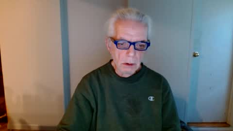Snapshot of tom112292014 chatting on January 15, 12:47 pm tom112292014 online show from January 15, 12:47 pm