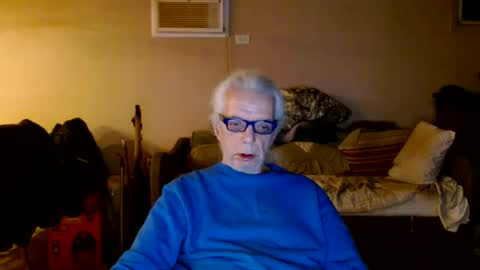 Snapshot of tom112292014 chatting on February 5, 4:37 am tom112292014 online show from February 5, 4:37 am