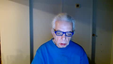 Snapshot of tom112292014 chatting on February 10, 10:31 am tom112292014 online show from February 10, 10:31 am