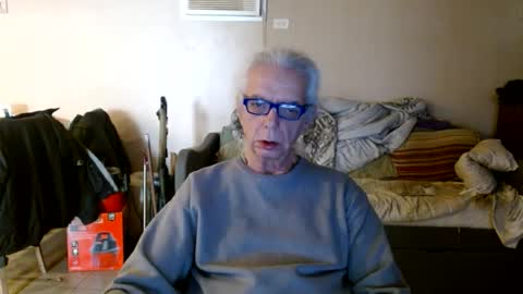 Snapshot of tom112292014 chatting on February 23, 4:02 pm tom112292014 online show from February 23, 4:02 pm