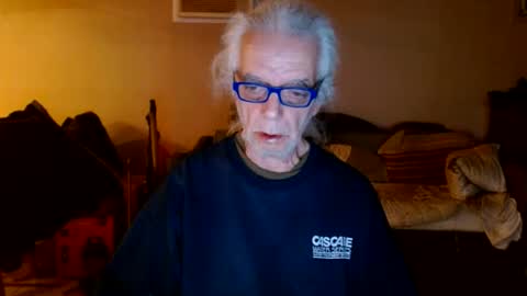 Snapshot of tom112292014 chatting on March 8, 5:17 am tom112292014 online show from March 8, 5:17 am