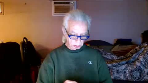 Snapshot of tom112292014 chatting on January 16, 12:52 pm tom112292014 online show from January 16, 12:52 pm