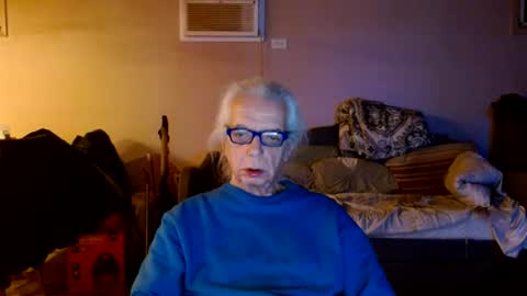 Snapshot of tom112292014 chatting on February 12, 12:27 am tom112292014 online show from February 12, 12:27 am