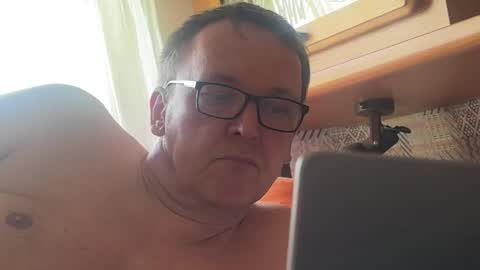 Tom online show from April 18, 11:01 am