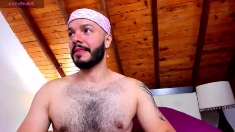 Snapshot of tom_bailey_ chatting on September 20, 12:41 pm online show from September 20, 12:41 pm