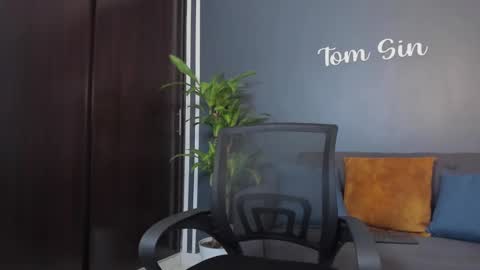 Snapshot of tom_sin_ chatting on January 11, 6:12 pm Tom Sin online show from January 11, 6:12 pm