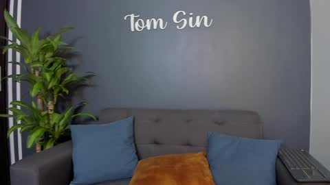 Snapshot of tom_sin_ chatting on December 6, 8:45 pm Tom Sin online show from December 6, 8:45 pm