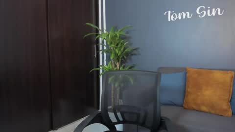 Snapshot of tom_sin_ chatting on January 24, 8:00 pm Tom Sin online show from January 24, 8:00 pm