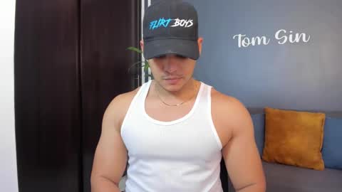 Snapshot of tom_sin_ chatting on January 20, 9:22 pm Tom Sin online show from January 20, 9:22 pm
