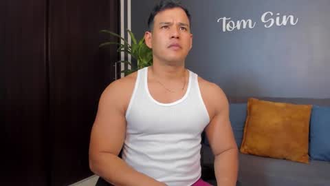 Snapshot of tom_sin_ chatting on March 7, 6:54 pm Tom Sin online show from March 7, 6:54 pm