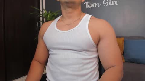 Snapshot of tom_sin_ chatting on February 13, 7:10 pm Tom Sin online show from February 13, 7:10 pm